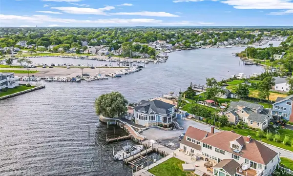 238 W Islip RD West Islip, NY 11795