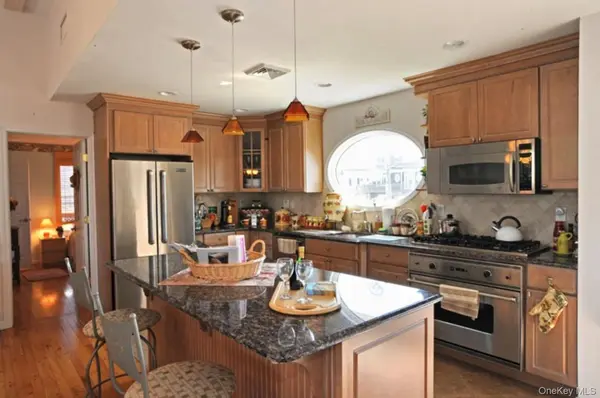 900 Dune RD, Westhampton Beach, NY 11978
