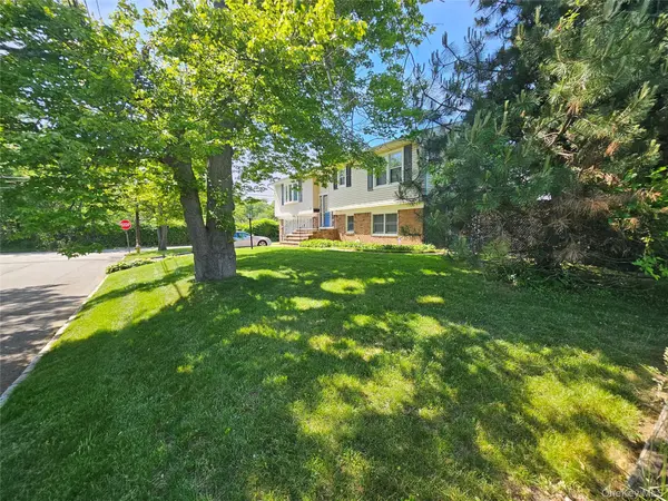 5 Ireland PL, Copiague, NY 11726