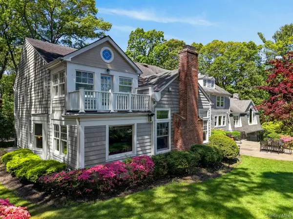 10 Redmond LN, Oyster Bay, NY 11771