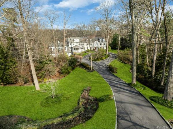 10 Redmond LN, Oyster Bay, NY 11771