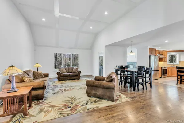 3 Quail RUN, Hampton Bays, NY 11946