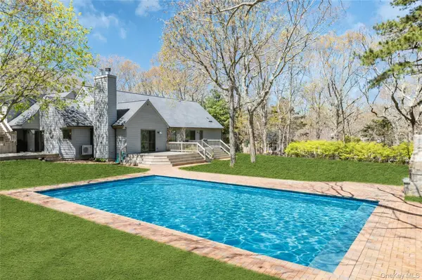 3 Quail RUN, Hampton Bays, NY 11946