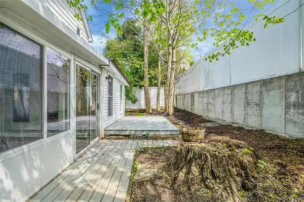 93 Maple RD, Kings Park, NY 11754