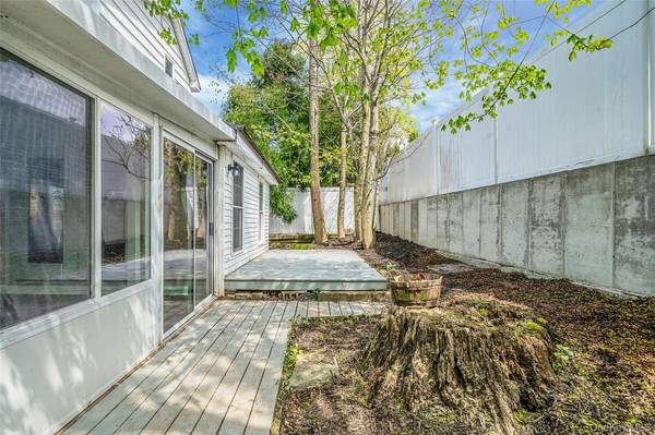93 Maple RD, Kings Park, NY 11754