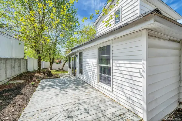 93 Maple RD, Kings Park, NY 11754