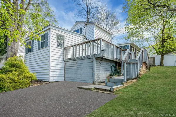 93 Maple RD, Kings Park, NY 11754