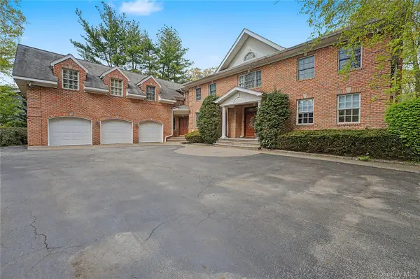 12 Chauncey PL, Woodbury, NY 11797