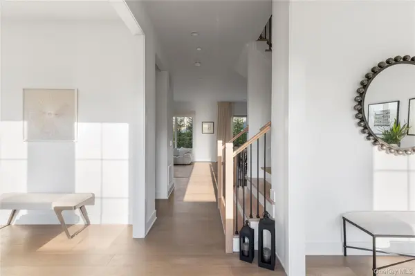 1 Sequoia CIR, Manhasset, NY 11030