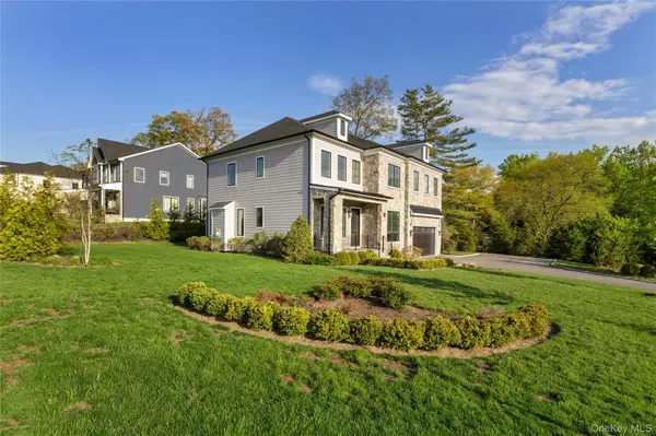 1 Sequoia CIR, Manhasset, NY 11030