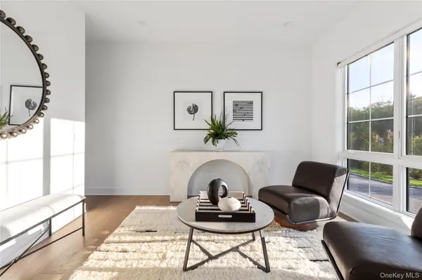 1 Sequoia CIR, Manhasset, NY 11030