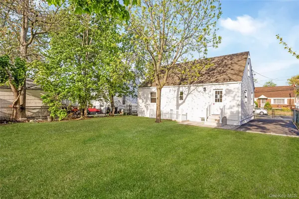 728 Martin DR, Uniondale, NY 11553