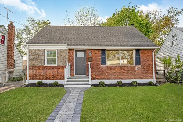 728 Martin DR, Uniondale, NY 11553