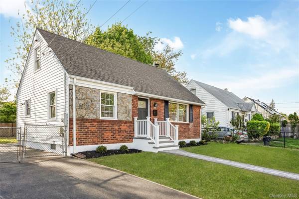 728 Martin DR, Uniondale, NY 11553