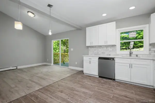19 Englewood TER, Mahopac, NY 10541