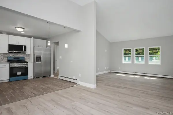 19 Englewood TER, Mahopac, NY 10541