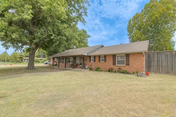 9404 N Lakeshore DR, Oklahoma City, OK 73120