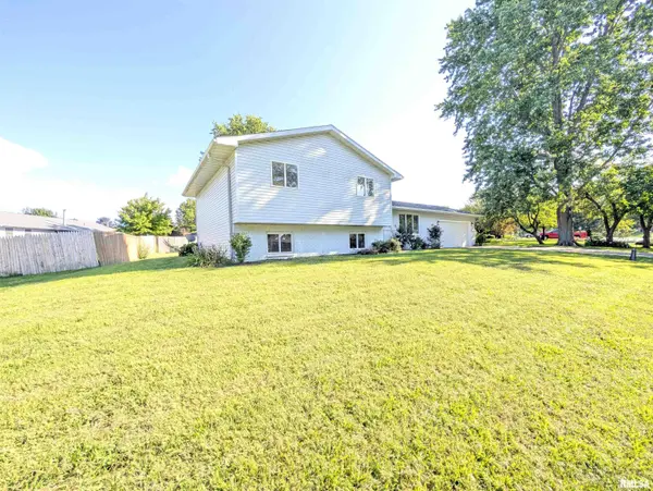 818 GRANDVIEW WAY, Germantown Hills, IL 61548
