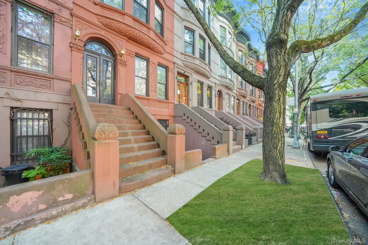 230 W 137th ST, New York (manhattan), NY 10030