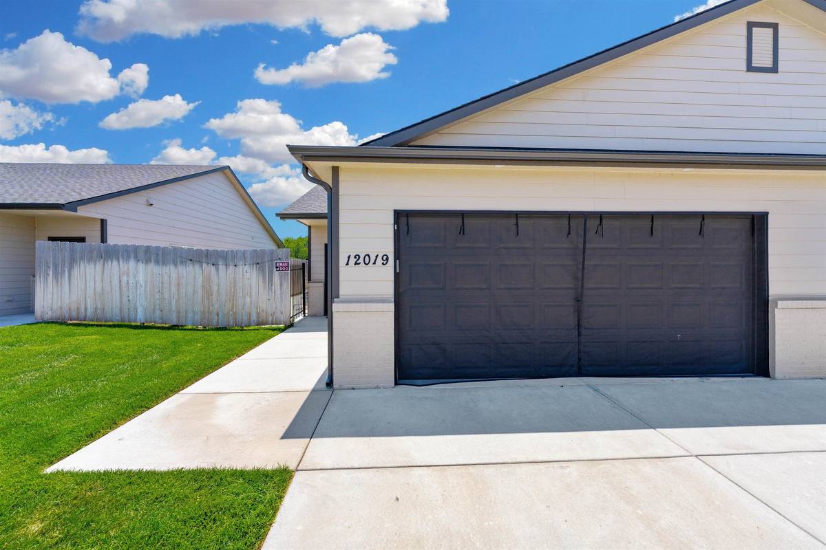 12019 W Shadow Lakes, Wichita, KS 67205