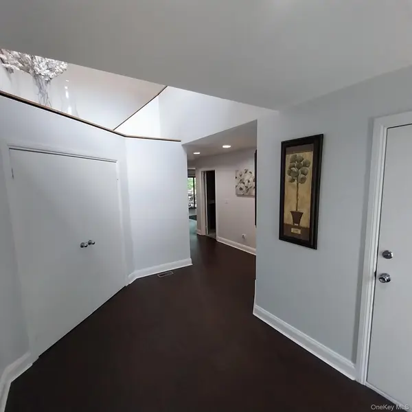 12 The Glen LN #12, Glen Head, NY 11545