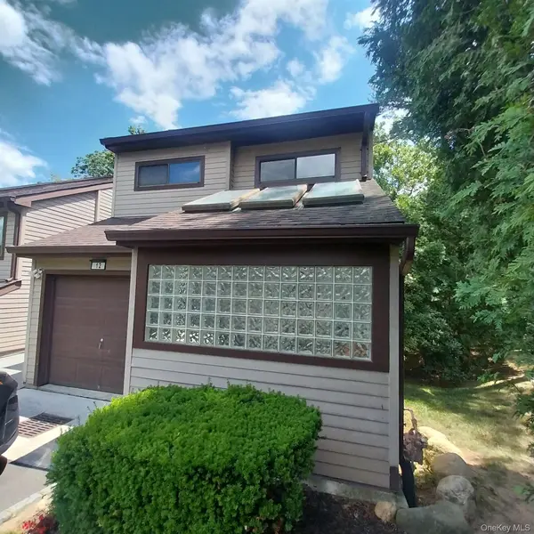 12 The Glen LN #12, Glen Head, NY 11545