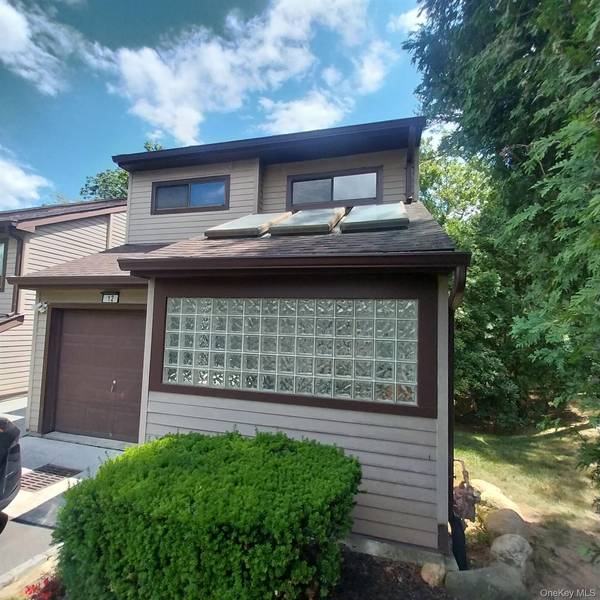 12 The Glen LN #12, Glen Head, NY 11545