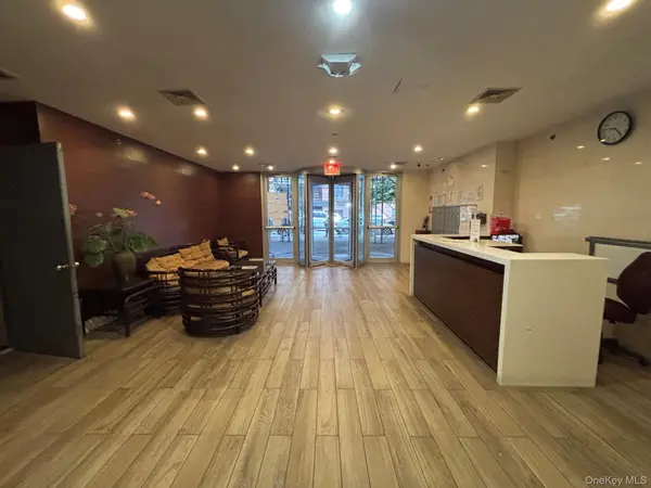38-30 Parsons BLVD #PHC, Flushing, NY 11354