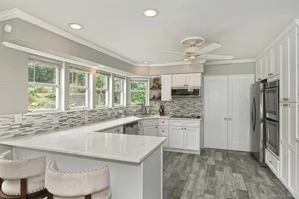 2 Buckingham Meadow RD, East Setauket, NY 11733