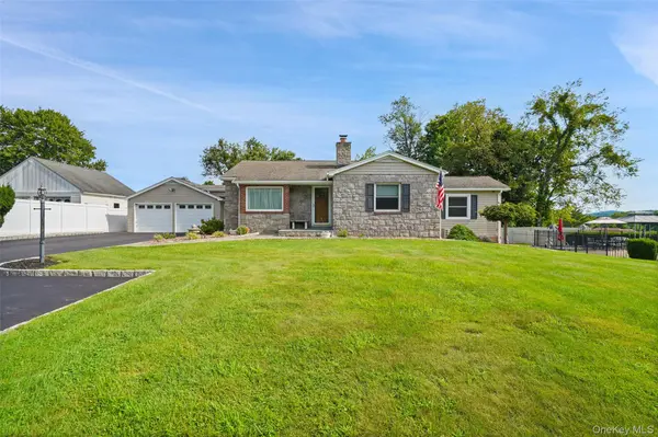 36 Ernhofer DR, Carmel, NY 10512