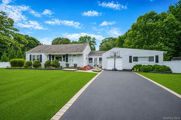 19 Ridgeley RD, Smithtown, NY 11787