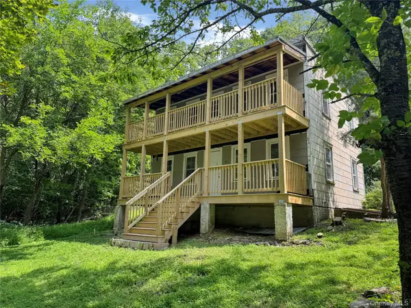 91 Pancake Hollow RD, Highland, NY 12528