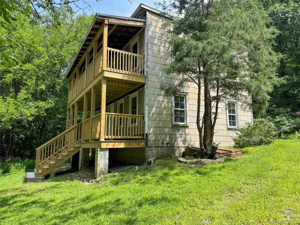 91 Pancake Hollow RD, Highland, NY 12528
