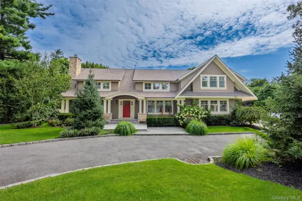 18 Green Meadow LN, Huntington, NY 11743