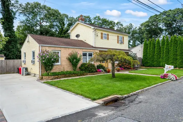 16 12th ST, Ronkonkoma, NY 11779