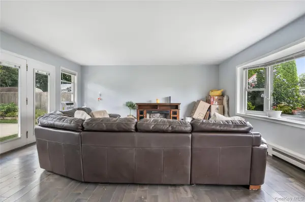 16 12th ST, Ronkonkoma, NY 11779