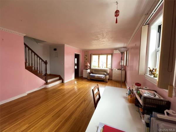6152 149th ST, Flushing, NY 11367