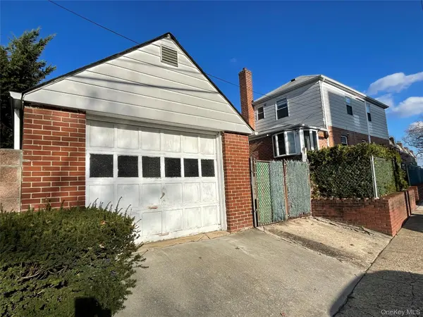 6152 149th ST, Flushing, NY 11367