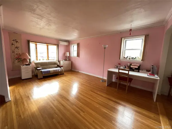 6152 149th ST, Flushing, NY 11367