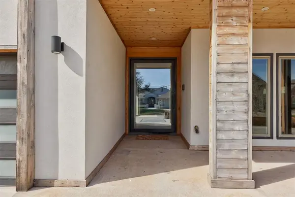 6413 Centennial CT, Nichols Hills, OK 73116