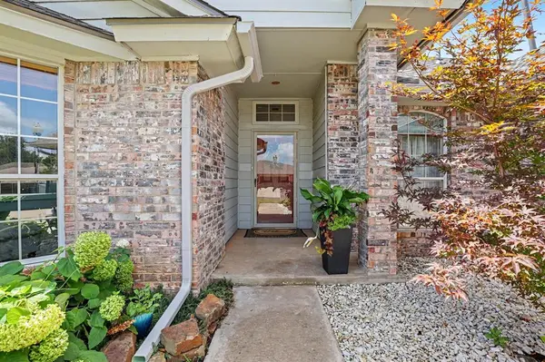 1904 Joseph DR, Edmond, OK 73003