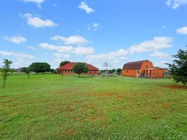 594 NE Valley View RD, Lawton, OK 73507