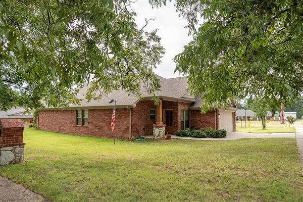 401 E Robert S Kerr BLVD, Wynnewood, OK 73098