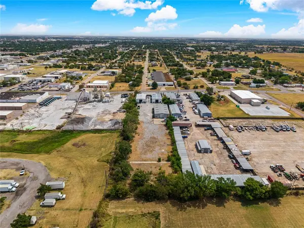 1701 SW Sheridan RD #1701-1703, Lawton, OK 73505