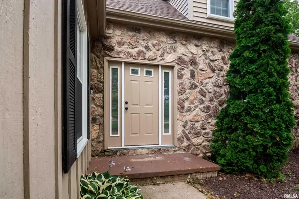 6729 N Mount Hawley RD, Peoria, IL 61614