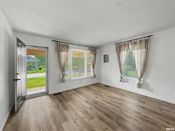 1706 W CHESTNUT ST, Marion, IL 62959