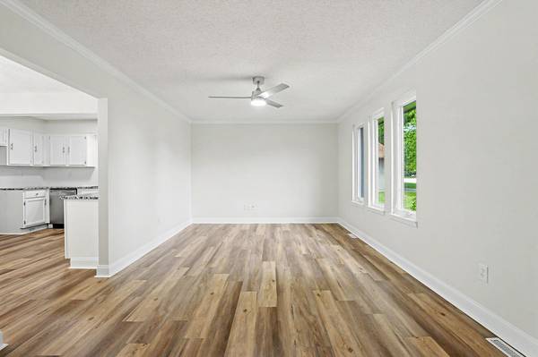 440 N Linden, Haysville, KS 67060