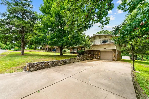 341 Greenbrier Lane, Hollister, MO 65672