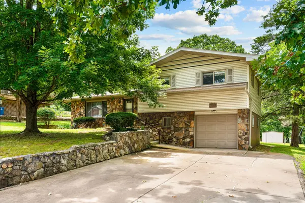 341 Greenbrier Lane, Hollister, MO 65672