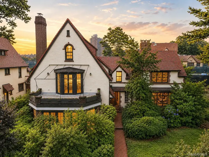 64 Dartmouth ST, Forest Hills, NY 11375